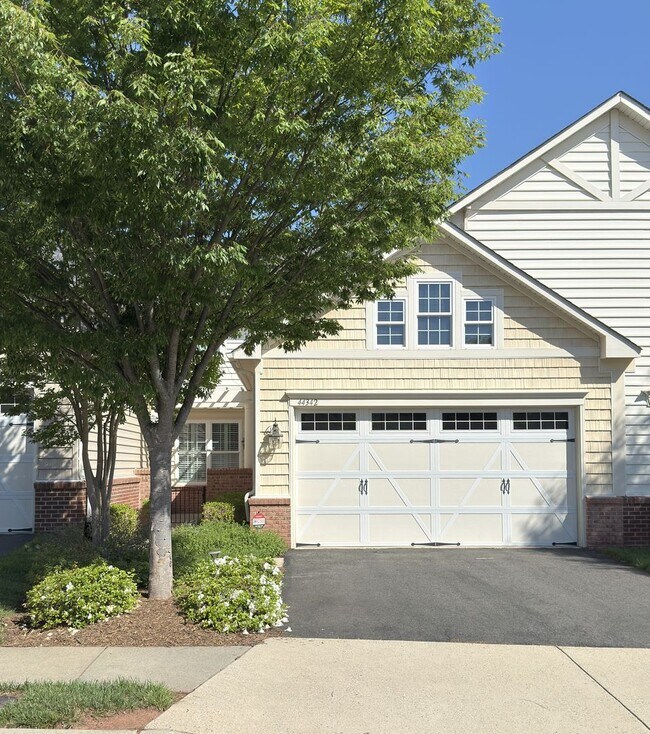 Foto del edificio - 3 Bedroom, 2.5 Bath, Loft, 2-Car Garage Ho...