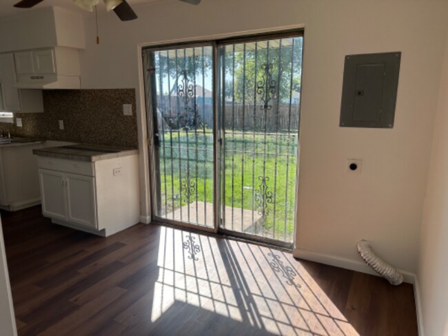 Foto del edificio - 7941 Woodshire Dr