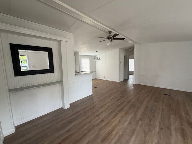 Foto del edificio - 3 Bed/2 Bath Mobile Home