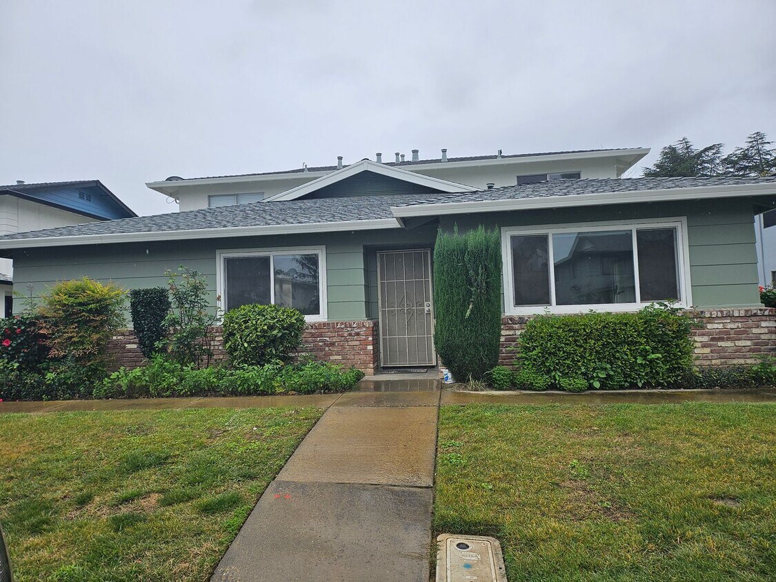 Primary Photo - 2 BEDROOM REMODELED UNIT