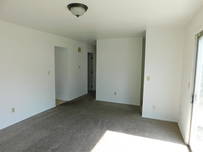 Building Photo - 163 Tealwood Rd