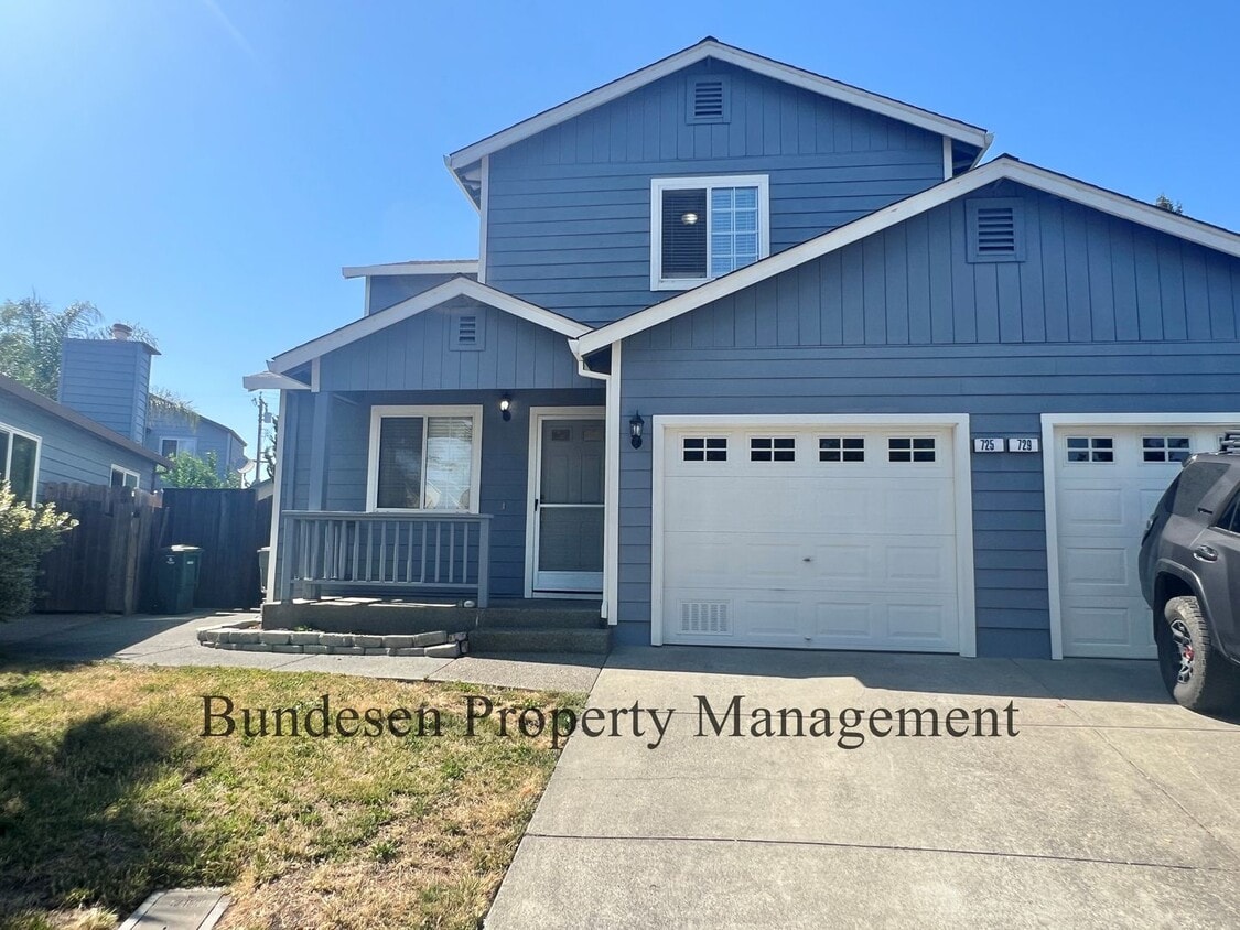 Primary Photo - Lovely 3 bedroom duplex - Shown by appoint...