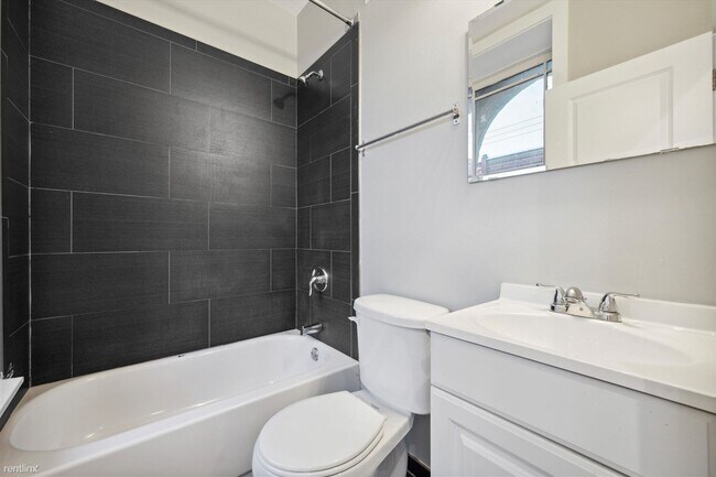 Foto del edificio - 3 br, 2 bath Triplex - 1701 JEFFERSON ST U...