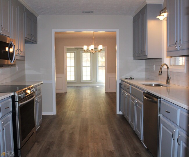 Building Photo - 5455 Forest Falls Dr