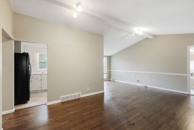 Foto del edificio - COMING SOON! 4 Bed 2 Bath Kansas City Home...