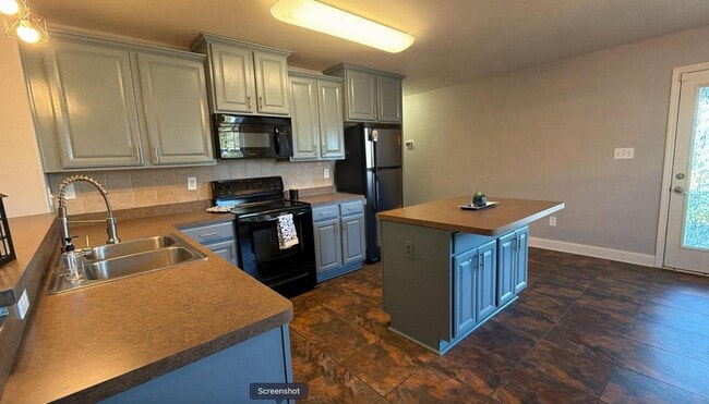 Building Photo - 176 Fields Pond Dr