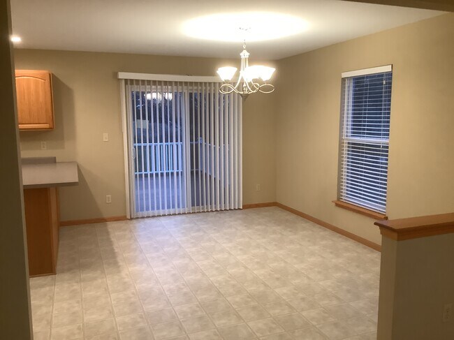 Building Photo - 840 Apple Grove Ln