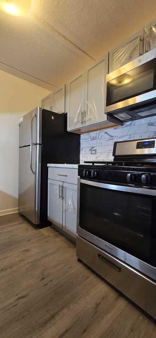 Foto del edificio - 271 Shorewood Dr