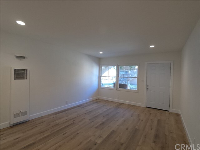 Building Photo - 219 W Knepp Ave