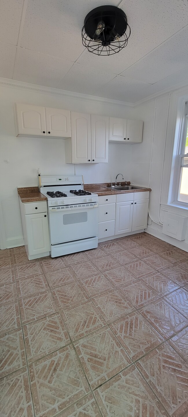 Kitchen - 6 E Pine St