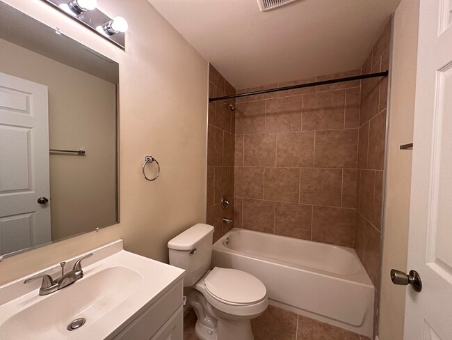 Building Photo - 4339 SW Santa Barbara Pl