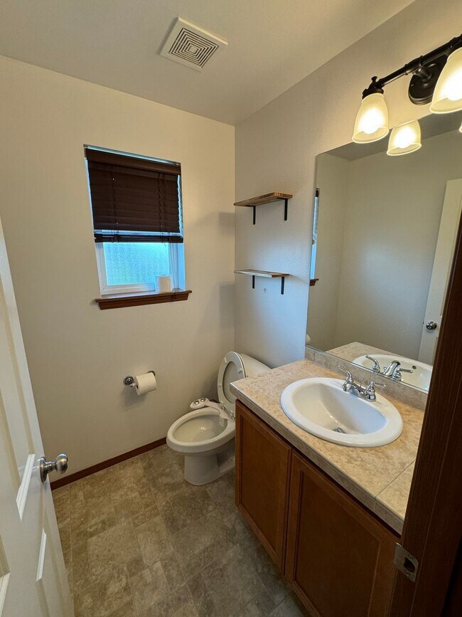 Foto del edificio - Spacious 3 bed 2.5 Bath Townhome One month...