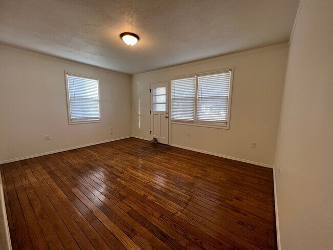 Building Photo - 1352 Mead Ave