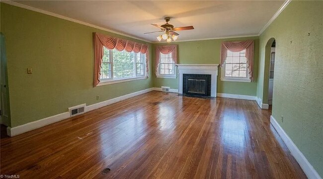 Foto del edificio - 208 Tremont Dr