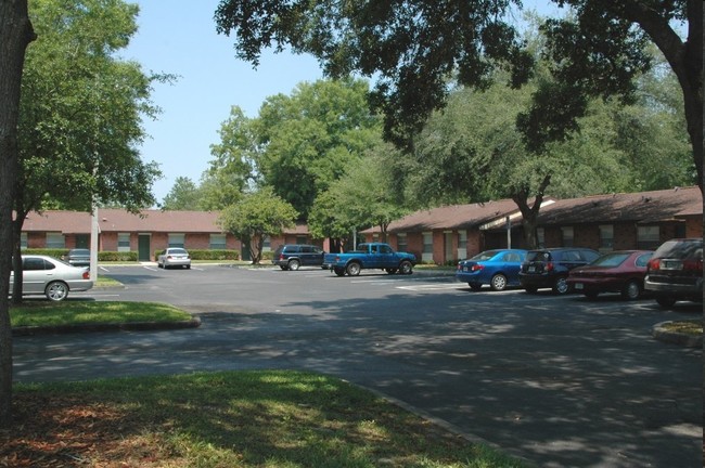 Building Photo - Forest Glen Apartments