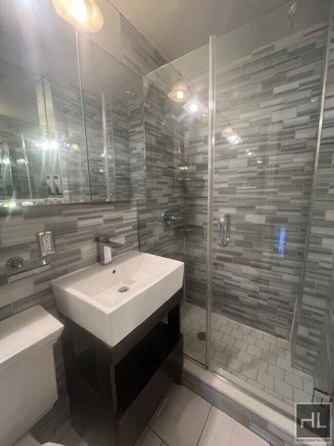 Foto del edificio - 10TH AVE.