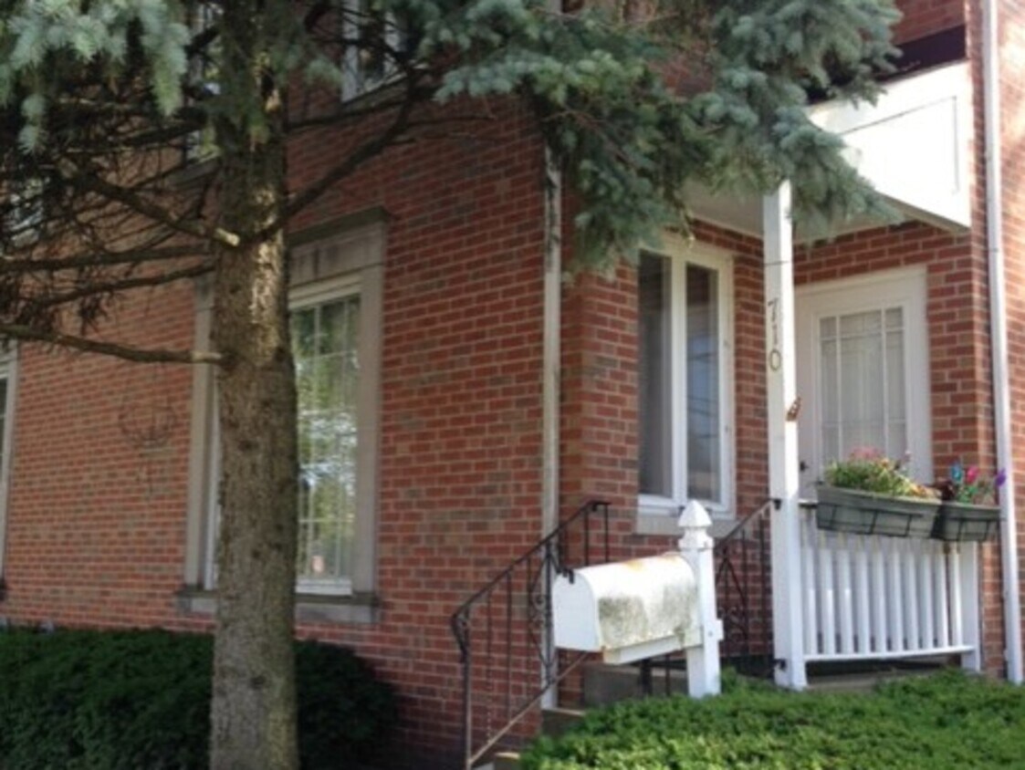 Primary Photo - 710 Broadview Ave
