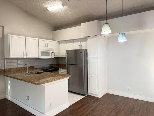 Foto del edificio - 921 Lyons Rd