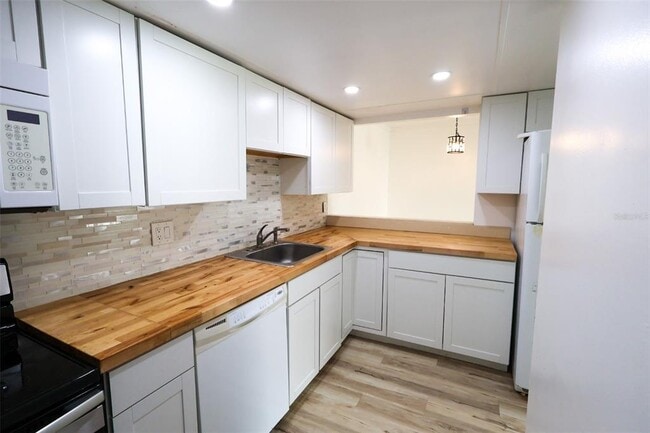 Building Photo - 2913 Lichen Ln