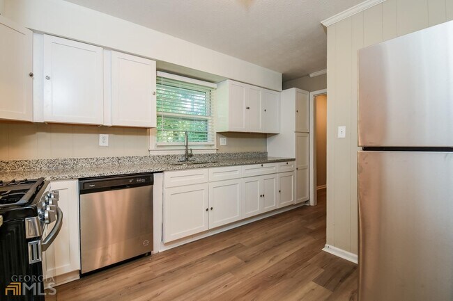 Building Photo - 3706 Sullivan Dr