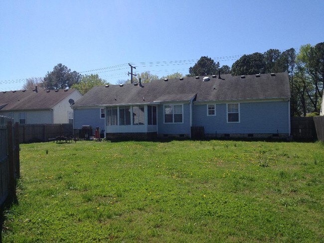 Building Photo - 904 Ingleside Rd