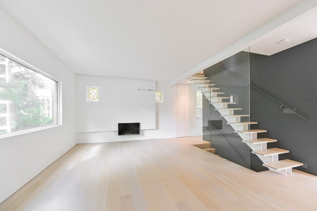 Building Photo - 180 Belsize Dr