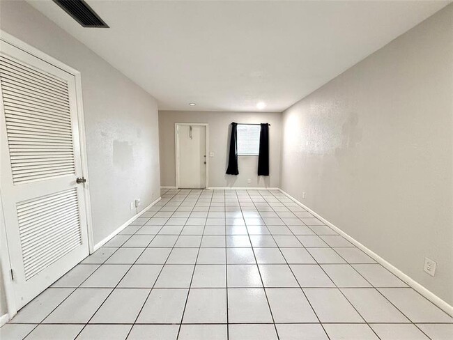 Foto del edificio - 511 W Kalmia Dr