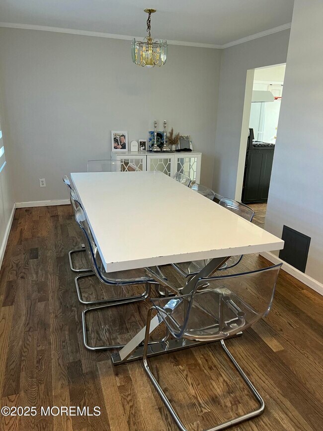 Foto del edificio - 987 Woodgate Ave