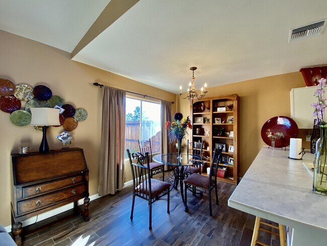 Building Photo - 9754 E Skyview Dr