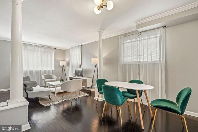 Foto del edificio - 576 49th Pl NE