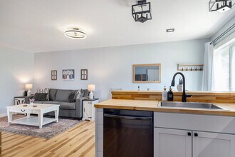 Building Photo - 14066 Deer Valley Ln