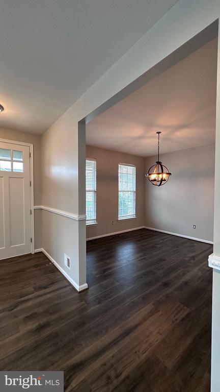 Building Photo - 930 Forsythia Ln