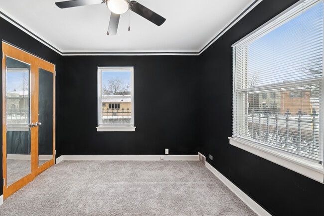 Building Photo - 8949 S Blackstone Ave