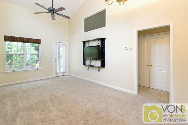 Building Photo - 555 Fox Creek Crossing