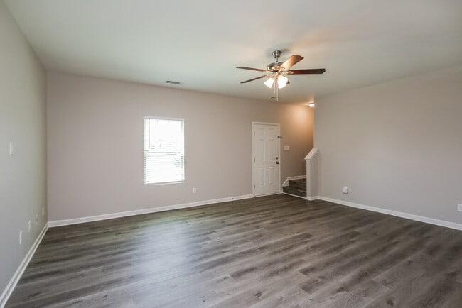 Building Photo - 643 Nonsuch Way