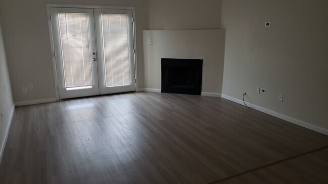 Building Photo - Nice! 3 Bed 2 Bath Town-home Central PHX G...