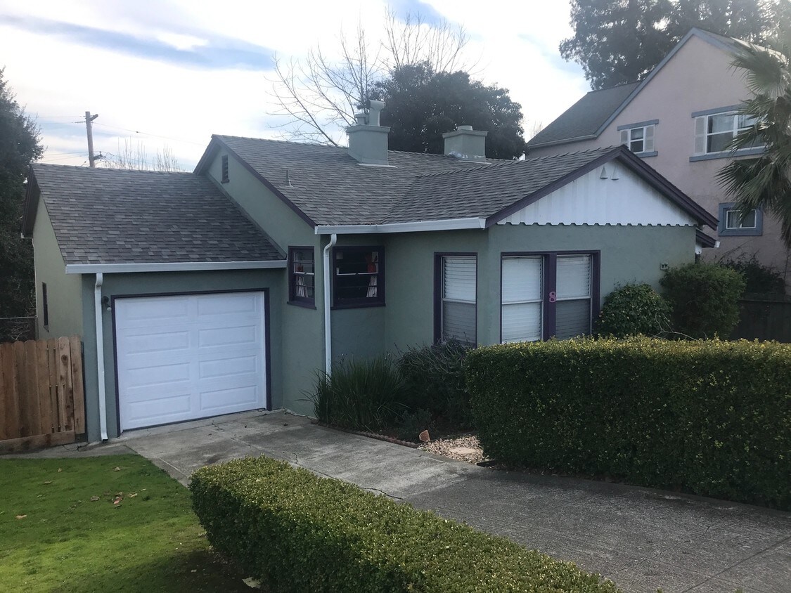 Primary Photo - Adorable home with large backyard
