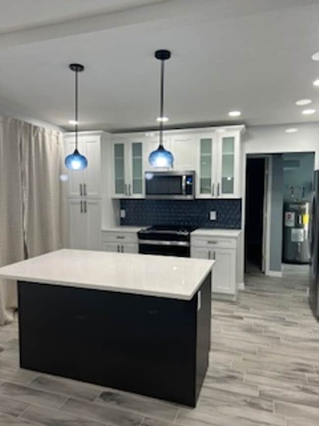 Photo - Beautiful 4/2 available now! House