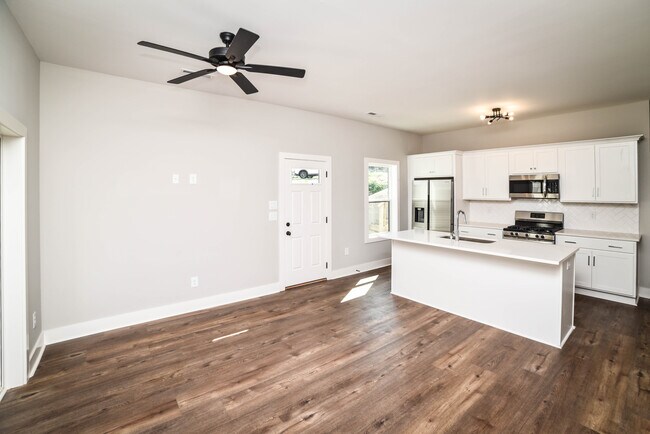 Foto del edificio - 518 Waycross Dr