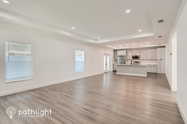 Building Photo - 3045 Union Street N, St. Petersburg, FL, 3...