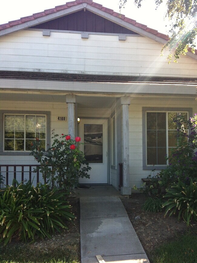 Foto del edificio - 3 Bedroom 2 Bath Home in Mace Ranch