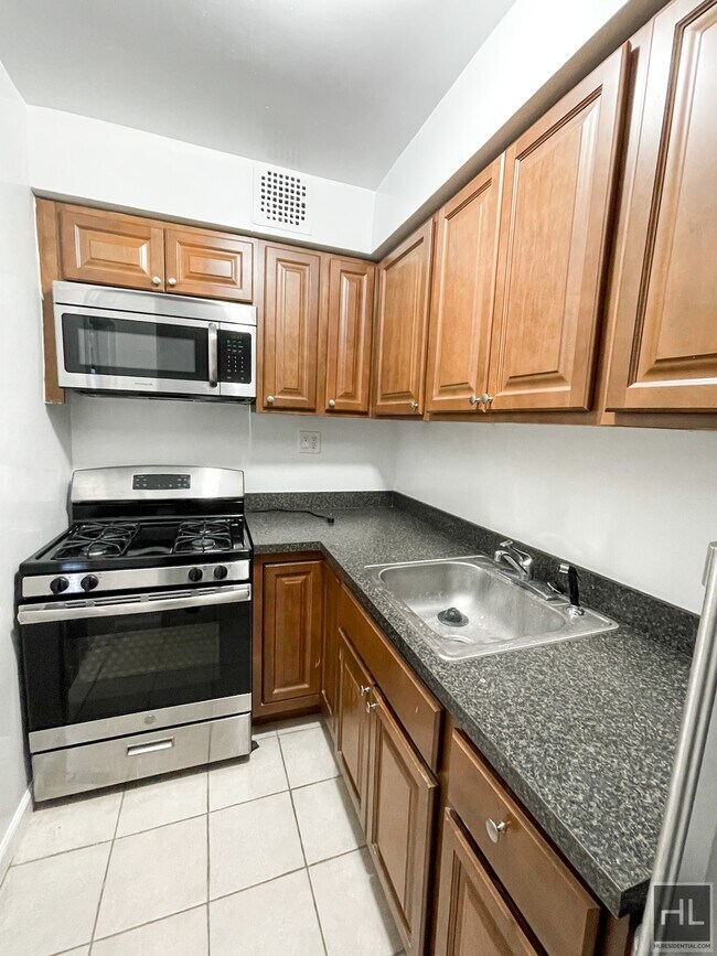 Building Photo - LARGE Studio 34-15 PARSONS BOULEVARD