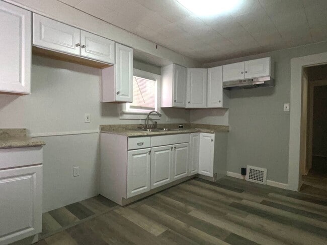 Building Photo - 3311 E 52nd | 2 BDRM 1 BATH | 711 SQFT