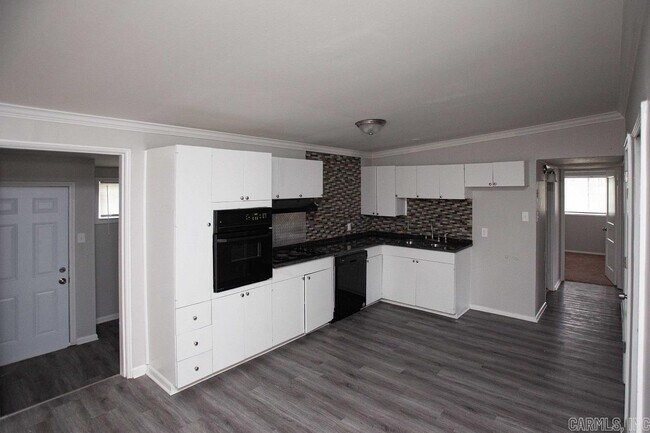 Building Photo - 2 N Meadowcliff Dr