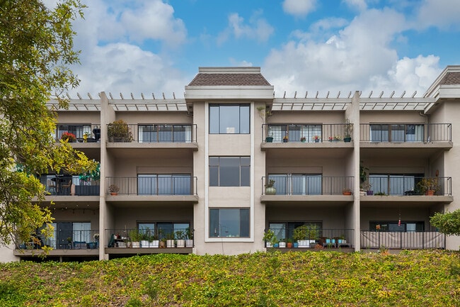 Building Photo - 80 Lincoln Dr