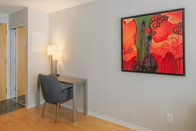 Building Photo - 81 Bay St.