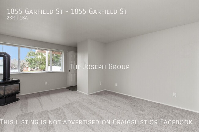 Building Photo - Roomy 2 bed/1 bath minutes from Downtown E...