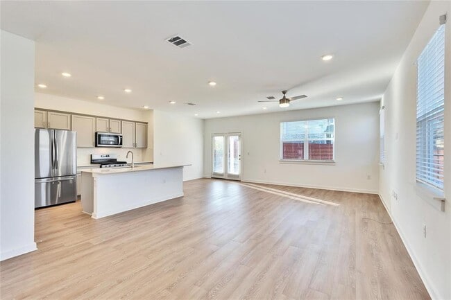 Building Photo - 13920 Lubeck Dr