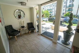 Building Photo - 114 North Doheny Drive