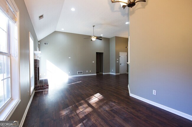 Building Photo - 413 Vista Way